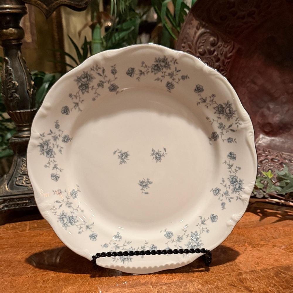 Johann Haviland Bavaria Germany, blue & white Floral replacement Dinner Plate